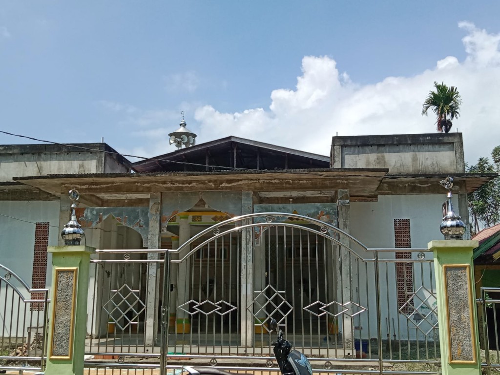 Meunasah gampong di dusun tanjong baro